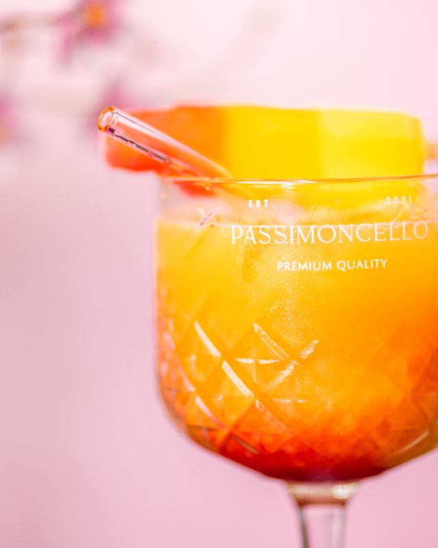 Passimoncello cocktail + ice cream, what more do you need? 😉

#passimoncello #cocktail #cocktailidea #icecreamcocktail #summercocktail
