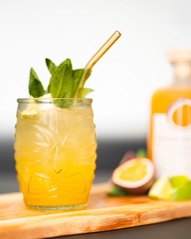 Brighten your day with a tropical twist with a hint of passion. 🍋🌴

#passimoncello #passion #tropical #tropicalcocktail #refreshing #hotdays