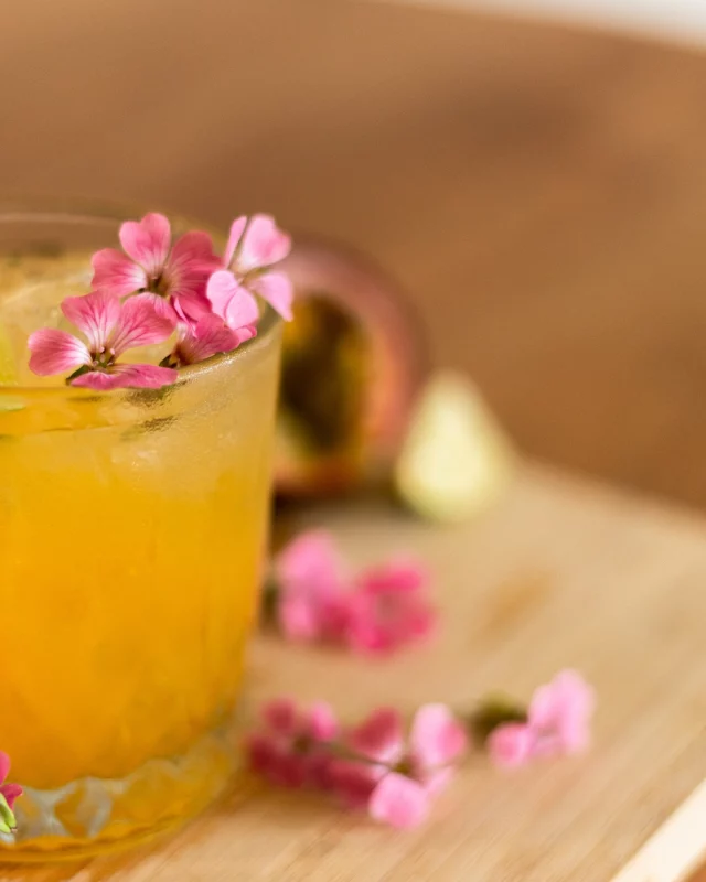 A perfect harmony of tropical passionfruit and delicate floral notes for a refreshing escape. 🌸

#passimoncello #awakenyourpassion #passion #passie #tropicalcocktail #floralcocktail